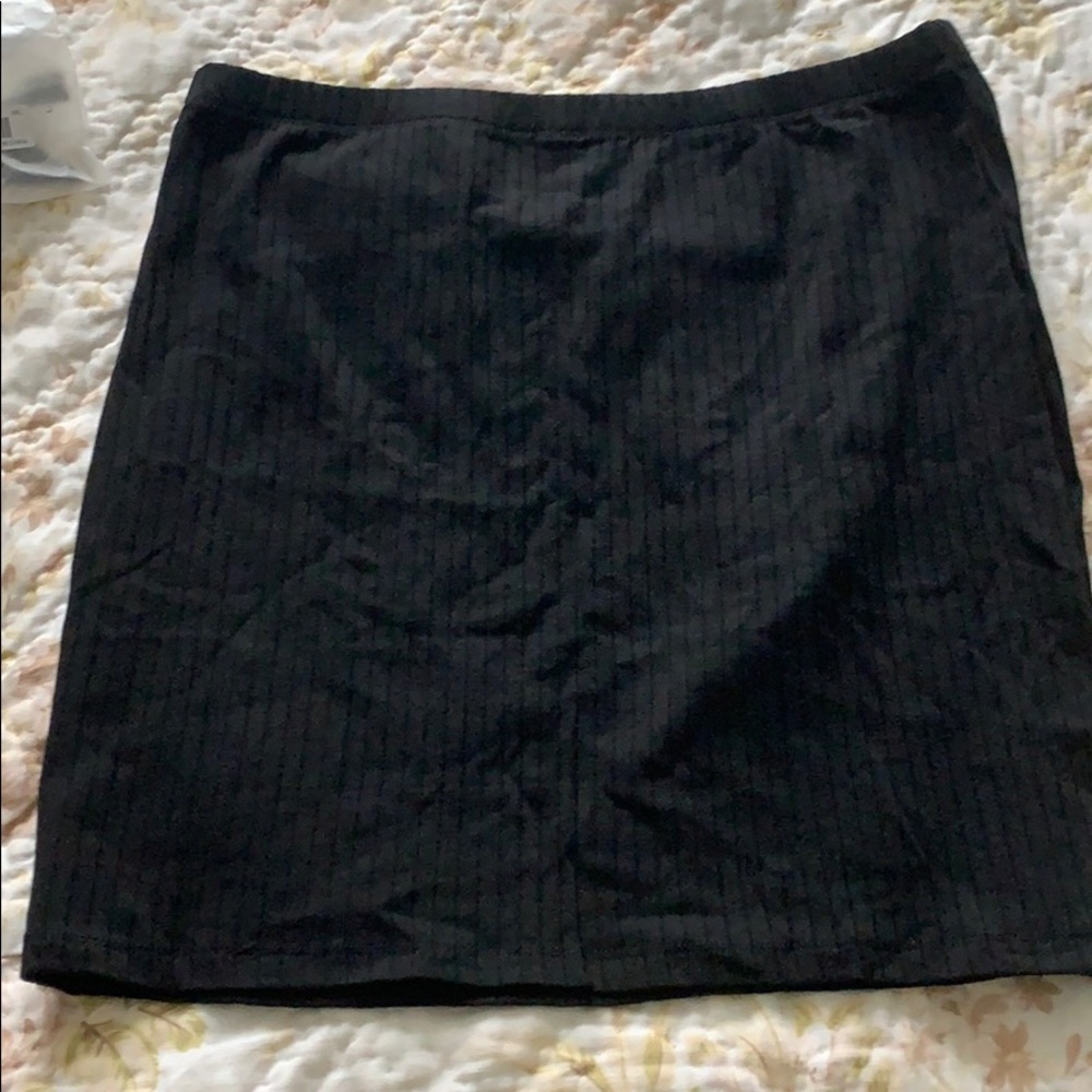 Black ribbed mini pull on skirt XL